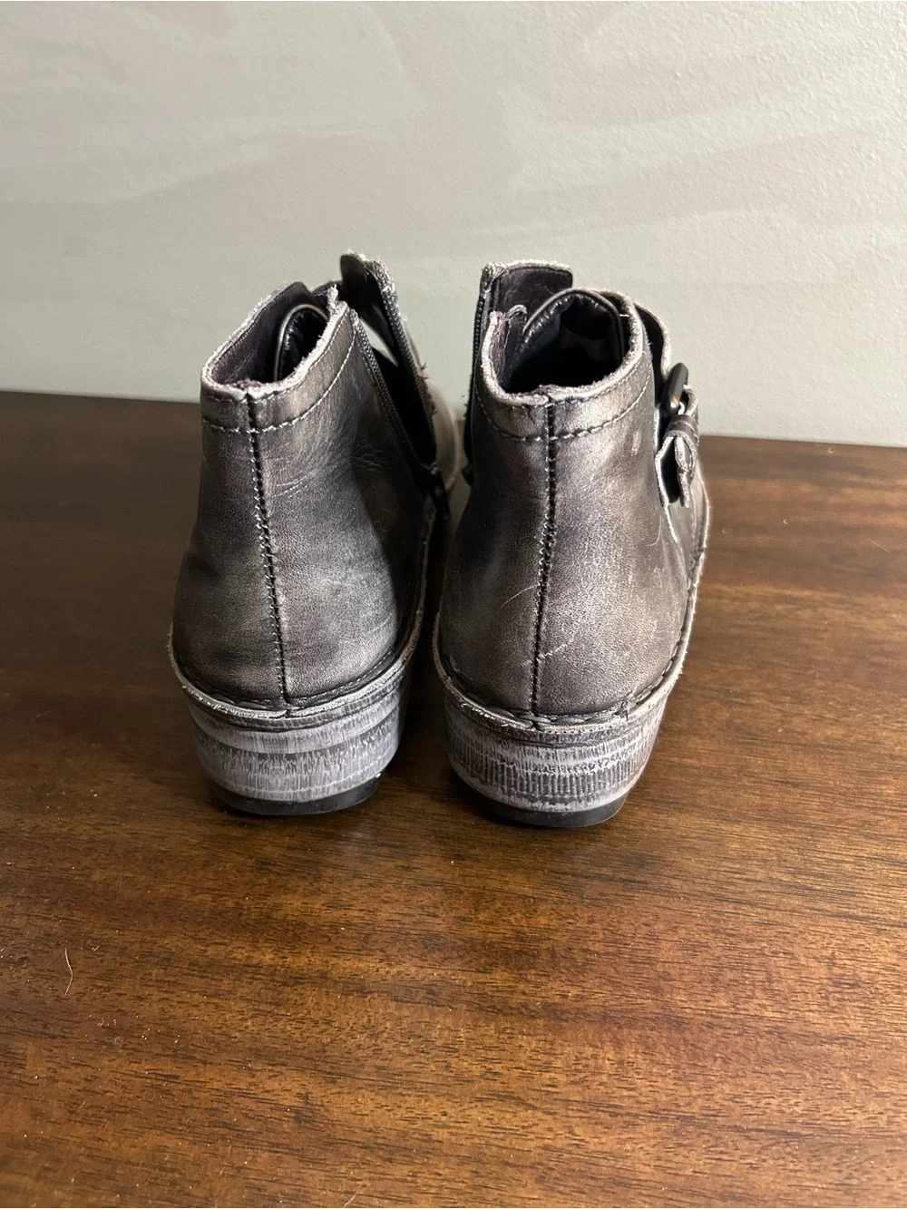 Naot Women's Gray Leather Ankle Boots